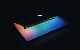 Vybíja sa tvoj MacBook príliš rýchlo? Vďaka týmto 6 tipom ti batéria vydrží dlhšie
