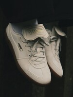 Vybrali sme 10 najlepších tenisiek s cenou okolo 100 eur. Vyber si z trendy baletných modelov aj fresh športových kúskov