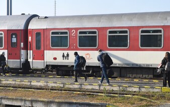 Východniari dostali len jeden nový vlak, zvyšné zostali na západe. Samosprávy sa hnevajú a štátu posielajú odkaz