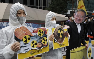 Vypi vodu z Fukušimy, odkázala Čína japonskému vicepremiérovi. Ten sa chválil, že rádioaktivitu odstránili