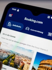 Výskumníci odhalili nové podvodné praktiky na Booking a Airbnb. Využívajú sofistikovanú stratégiu, je ťažké ju odhaliť