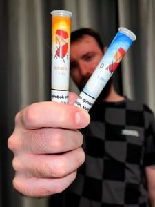 Vyskúšal som nikotínové špáradlá: Imitujú fajčenie a nepália v ústach. Odborník pred podobnými produktmi aj tak varuje
