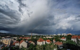 Výstraha na čtvrtek: Česko zasáhnou silné bouřky