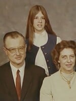 Vyvraždil svoju 5-člennú rodinu, FBI unikal 18 rokov a s druhou manželkou začal nový život