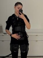 Vyzkoušela jsem EMS trénink, který podstupují Kardashianky i astronauti*ky. Za 20 minut mě totálně zničil