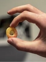 Vyzkoušeli jsme legální bonbony s halucinogenem z muchomůrky. Odborník před nimi varuje
