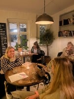 Vyzkoušeli jsme virální offline klub. Stojí za to zaplatit dvě stovky, aby ti zamkli mobil do krabice?