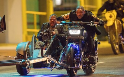 Will Smith a Martin Lawrence si pri natáčaní Bad Boys 3 užívajú bláznivú naháňačku na motorke s guľometom