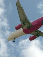 Wizz Air pozastavuje lety do Dubaja a Abú Zabí. Letecká spoločnosť reaguje na eskaláciu konfliktu na Blízkom východe