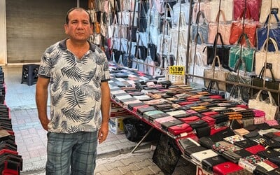 Yeezy za 600 korun, Gucci kabelka za 700. Navštívili jsme trh v Turecku, kde Češi a Češky ve velkém nakupují padělky (Reportáž)