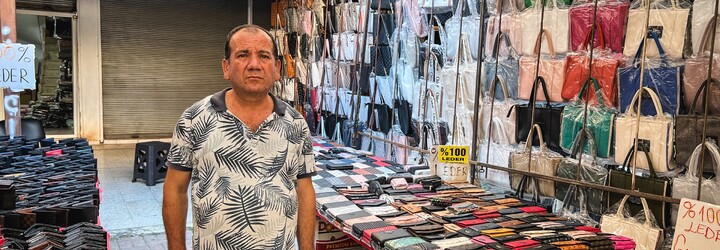 Yeezy za 600 korun, Gucci kabelka za 700. Navštívili jsme trh v Turecku, kde Češi a Češky ve velkém nakupují padělky (Reportáž)