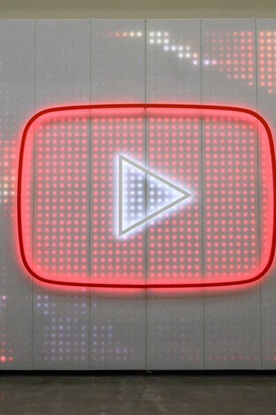 YouTube zavádí zásadní novinku. Když porušíš zákaz, čeká tě omezení sledování videí
