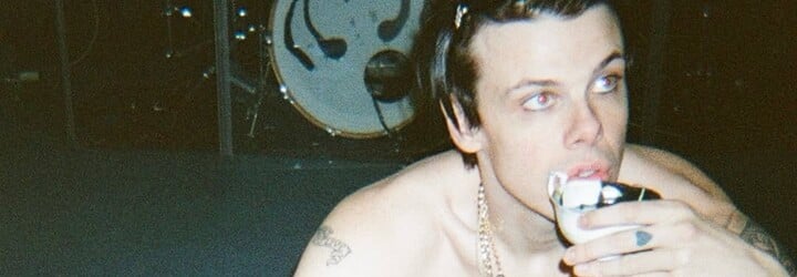 Yungblud: „Tlak na to být muž mě málem zničil,“ řekl v intimním rozhovoru