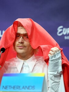 Z Eurovize vyhodili Nizozemce. Údajně vyhrožoval člence štábu