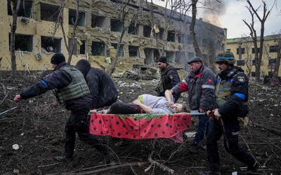 Z Mariupola hlásia vyše 10-tisíc mŕtvych civilistov. Obete podľa slov starostu tvorili „koberec na uliciach mesta“