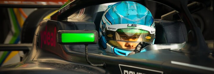 Z Prahy do Japonska veteránem a ve formuli po italském okruhu. Češi Jan a Robin mění svět motorsportu