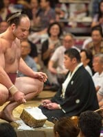 Z Prahy mezi nejlepší sumo zápasníky. Příběh Pavla Bojara, Čecha, který dobyl Japonsko