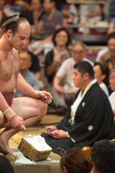 Z Prahy mezi nejlepší sumo zápasníky. Příběh Pavla Bojara, Čecha, který dobyl Japonsko