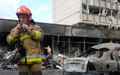Z Ukrajiny hlásia nové ruské raketové útoky na civilné budovy v mestách. Za posledné tri dni si vyžiadali už viac ako 40 obetí