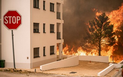 Z horiaceho apartmánu v Chorvátsku vytiahli hasiči slovenských turistov. Plamene sa šírili rýchlejšie, ako stihli zareagovať