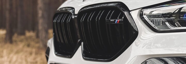 Z nového X6 M Competition nám padla sánka. 625-koňové BMW popiera fyzikálne zákony