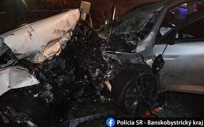 Z týchto záberov mrazí, odkazuje polícia. Pri autonehode neďaleko Revúcej zomreli 4 ľudia