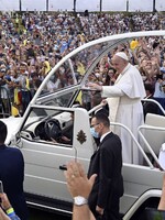 ZÁZNAM: Pápež odletel do Vatikánu, za štyri dni ho navštívilo viac ako 100-tisíc veriacich