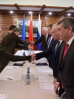 ZÁZNAM: Válka na Ukrajině: Rusko a Ukrajina se dohodly na vytvoření humanitárních koridorů. Zelenskyj chce mluvit s Putinem 