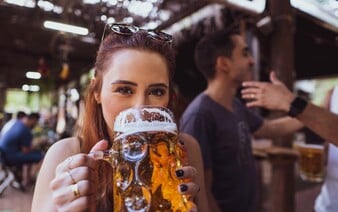 ŽEBŘÍČEK: Tohle je v současnosti 10 nejlepších českých piv. Turisté v nich mají jasno
