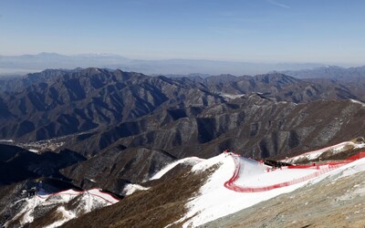 ZOH 2022: Lyžovačka na púštnych kopcoch. Ako dokázali v Pekingu postaviť zjazdovky a ako to ovplyvnilo životné prostredie?