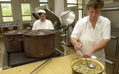 ZOZNAM: Obedy v siedmich stredných školách zdražejú. Rodičia si priplatia od septembra