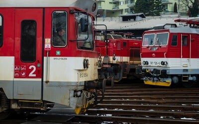 ZSSK hlási dlhé meškania: Železničnú dopravu pre nepriaznivé počasie na viacerých úsekoch prerušili