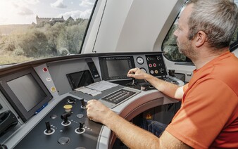 ZSSK ponúka novým zamestnancom príspevok až 4 000 €. Pozri si, kto každý sa môže prihlásiť