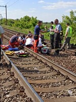 Za Bratislavou zrazil vlak dve maloleté dievčatá, na miesto okamžite dorazili záchranári aj polícia
