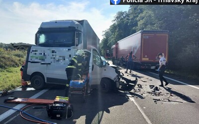 Za Senicou došlo k smrteľnej dopravnej nehode. Cesta smerom na obec Hlboké bola úplne neprejazdná