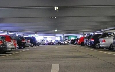 Za hodinu parkovania v centre zaplatíš až 18 eur. Do tohto známeho európskeho mesta sa s SUV cestovať neoplatí