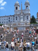 Za sedenie na slávnych rímskych schodoch dostaneš pokutu až 400 €. Mesto zaviedlo nový zákaz