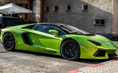 Za vládní finanční podporu v čase koronaviru si koupil Lamborghini