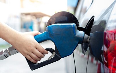 Zabudni na lacný benzín a naftu. Ceny palív budú naďalej stúpať, slovenskí šoféri sa musia pripraviť na dlhodobé zdražovanie