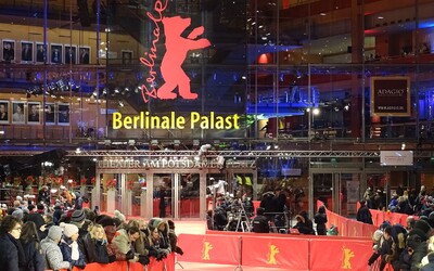 Začal filmový festival Berlinale. Letošní ročník se nese v duchu solidarity s Ukrajinou, k hostům promluvil i Zelenskyj
