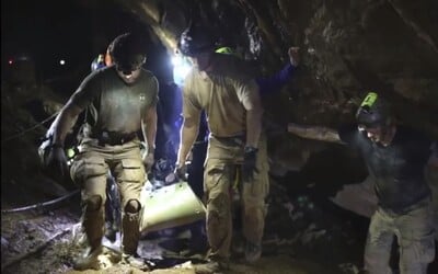 Záchranár z jaskyne v Thajsku zomrel na otravu krvi, ktorú dostal počas akcie