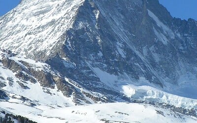 Záchranáře zaměstnali na 14 hodin. Dva turisté šli na horu Matterhorn jen v polobotkách a teplácích