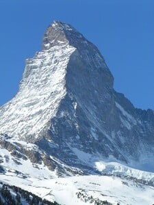 Záchranáře zaměstnali na 14 hodin. Dva turisté šli na horu Matterhorn jen v polobotkách a teplácích