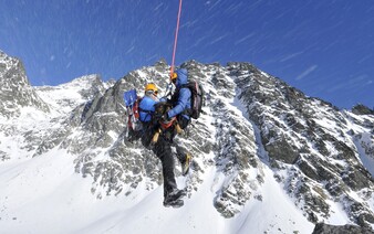 Záchranári zasahovali v Nízkych Tatrách: Traja snowboardisti spadli do Dievčenského žľabu
