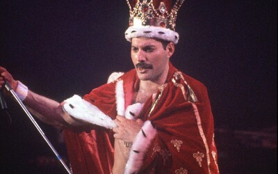 Začína dražba tisícok vzácnych predmetov, ktoré vlastnil Freddie Mercury. Kúpiť si môžeš aj jeho ikonický kostým