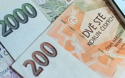 Zadlužení Čechů roste, průměrný občan dluží 300 000 korun