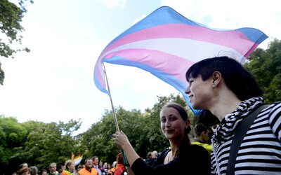 Žádostí o změnu pohlaví v Česku přibylo. Loni podal žádost rekordní počet lidí 