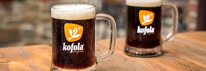 Zahraniční influenceři se zbláznili do Kofoly. Japonec točí videa o tom, jak si ji míchá sám doma