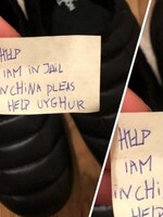 Zákazník našel v nových teniskách North Face skrytý vzkaz: Jsem v čínském vězení, pomozte mi