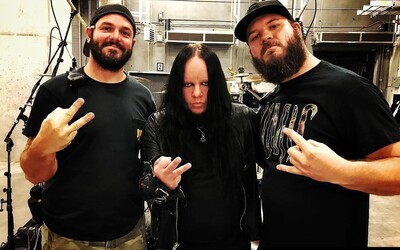 Zakladajúci člen Slipknotu Joey Jordison zomrel vo veku 46 rokov. Kapela reagovala na jeho smrť nastavením čiernej profilovky